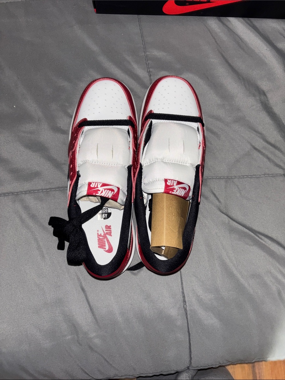 Jordan 1 low Chicago Sneakers in Red, White & Black - Picture 4 of 6